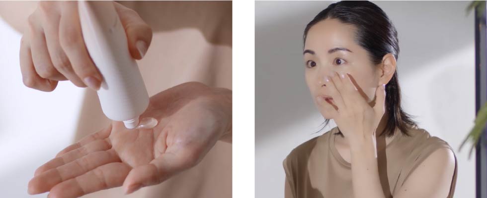 洗顔する女性